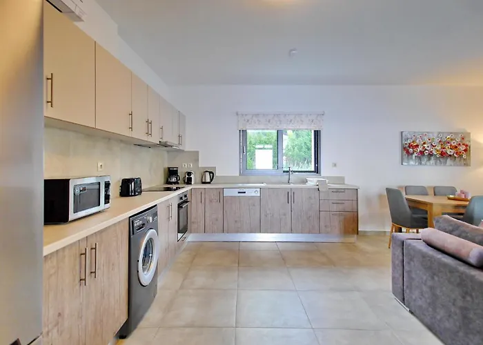 Kalypso Infinity Pool *