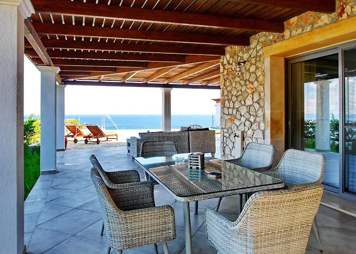 Kalypso Infinity Pool